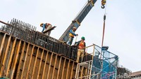 Pembangunan LRT Jakarta akan dilakukan bertahap dari total panjang 110 km dan terbagi menjadi beberapa koridor. Saat ini, pembangunan dilakukan di Depo Kelapa Gading menuju Velodrome sepanjang 5,8 km dengan investasi sekitar Rp 7 triliun.