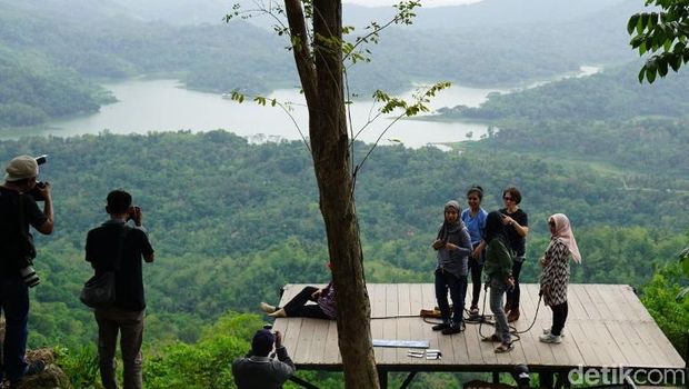Wisatawan yang berfoto di salah satu spot (Shinta/detikTravel)