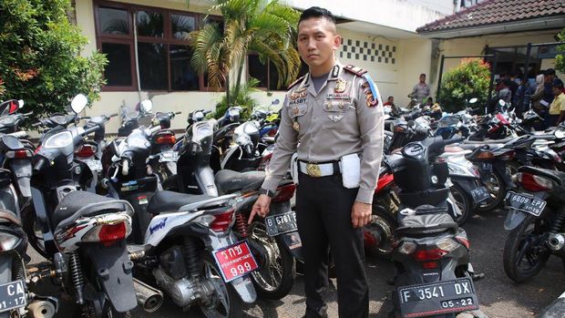  Polisi  Amankan 5 Motor  Berpelat Thailand Saat Operasi 