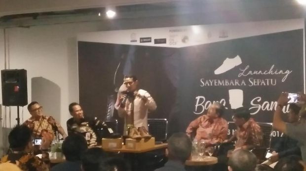 Buka Sayembara Pantofel, Sandi Minta Sepatu Tahan Lumpur