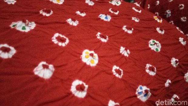 Busana Siraman Kahiyang Dibuat dari Kain Jumputan Bermotif Khusus (Bayu-detikcom)