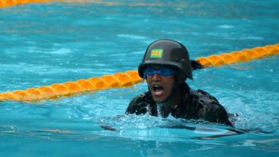 Prajurit Kostrad Juara Renang Militer Tontangkas