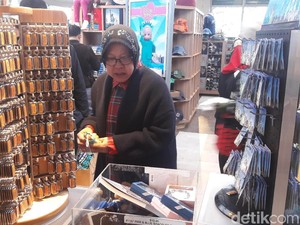 Cerita Risma Borong Oleh-oleh di New York untuk Warga Surabaya