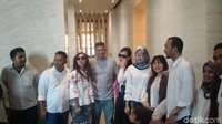 Keluarga Bobby sendiri sudah berdatangan ke Solo sejak Sabtu (4/11). Mereka menginap di Hotel Alila.
