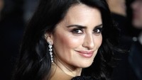 Penampilan Penelope Cruz di Murder On The Orient Express yang digelar di Royal Albert Hall. Foto: John Phillips/Getty Images