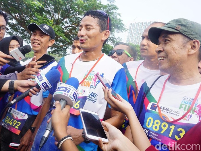 Fun Run ala Sandiaga Uno: Pipis Dulu, Selfie-selfie Dulu