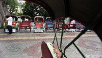 Penjemputan tamu pernikahan putri Presiden Joko Widodo (Jokowi) tersebut merupakan keinginan dari para tukang becak.