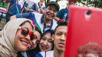 Banyak peserta yang ingin berselfie ria dengan Chairul Tanjung.