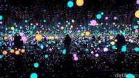 Di bagian depan museum terdapat karya seni instalasi Yayoi Kusama yang penuh cermin dan polkadot. Instagrammble banget! Foto: Tia Agnes/detikHOT