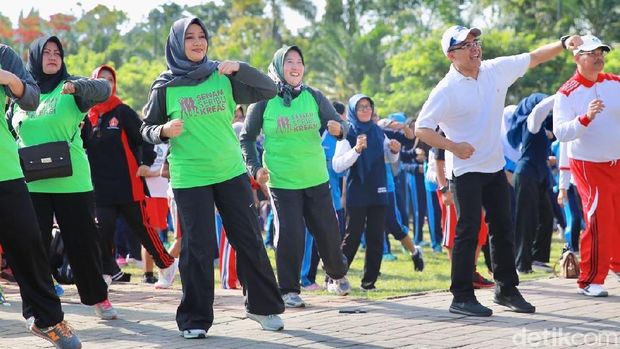 Warga Kenalkan Senam I Love Banyuwangi di Festival Senam 