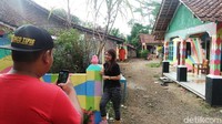Siapa pun boleh datang ke kampung wisata ini dan berfoto sepuasnya, gratis. (Rinto Heksantoro/detikTravel)