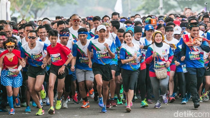 Usia Hampir 58, Ibu Ini Targetkan Lari 5.000 Km dalam Setahun