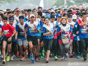 Usia Hampir 58, Ibu Ini Targetkan Lari 5.000 Km dalam Setahun
