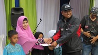 Guna memastikan pelayanan yang optimal dan mengetahui kebutuhan customernya, untuk pertama kalinya PT Pertamina (Persero) lakukan program CSR dengan cara touring. Bertajuk Pertamax Enduro Jelajah Negeri 2017, 15 bikers gabungan yang berasal dari Bikers Brotherhood Motorcycle Club (BBMC) dan Pertamina Jakarta akan mengaspal dari SPBU MT Haryono, Puncak, Bandung, hingga Tasikmalaya. Foto: Ruly Kurniawan