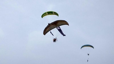 Atraksi Paramotor Meriahkan CT ARSA Foundation Charity Fun Run 2017