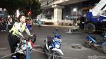 Penampakan Motor yang Ringsek Tertimpa Pagar Proyek MRT