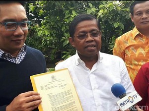 Ridwan Kamil Semringah Lihat SK Dukungan Golkar dari Idrus Marham