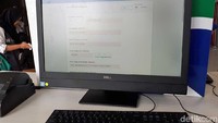 Foto: Selain jadi tempat pembuatan kartu keanggotaan dan loker, tersedia juga sejumlah komputer dengan akses internet bagi pengunjung