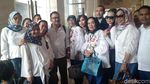 Foto: Senyum Bobby Calon Mantu Jokowi dan Keluarga Besarnya di Solo