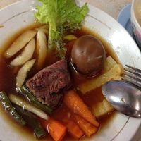 Lezatnya Paduan <i>Biefstuk</i>, Salad dan Sup dalam Seporsi Racikan Selat