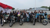 Guna memastikan pelayanan yang optimal dan mengetahui kebutuhan customernya, untuk pertama kalinya PT Pertamina (Persero) lakukan program CSR dengan cara touring. Bertajuk Pertamax Enduro Jelajah Negeri 2017, 15 bikers gabungan yang berasal dari Bikers Brotherhood Motorcycle Club (BBMC) dan Pertamina Jakarta akan mengaspal dari SPBU MT Haryono, Puncak, Bandung, hingga Tasikmalaya. Foto: Ruly Kurniawan