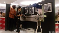 Selain itu, galeri Bintang juga mempunyai banyak koleksi lainnya. Seperti dokumen proses seleksi penerimaan karyawan baru, dokumentasi desain botol bir, dokumentasi penghargaan masa kerja karyawan, dokumentasi kegiatan pemasaran Java Bier, peralatan kerja karyawan hingga perjalanan produk PT MBI dari masa ke masa (Enggran/detikTravel)