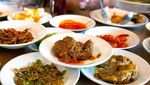 Benar Nggak Sih, 8 Kebiasaan Makan Ini Sering Dilakukan Orang Indonesia?