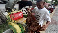 Untuk menjemput tamu Jokowi itu, mereka mengaku tidak mendapat honor.