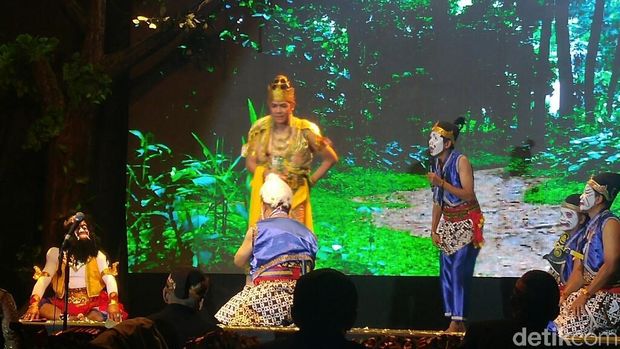 Seru, Menristekdikti dan Gubernur Ganjar Main Jadi Wayang Orang