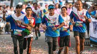 Wakil Gubernur Jakarta periode 2017-2022, Sandiaga Uno, juga turut mengikuti lomba marathon CT Fun Run ini.