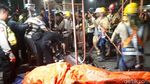 Penampakan Motor yang Ringsek Tertimpa Pagar Proyek MRT