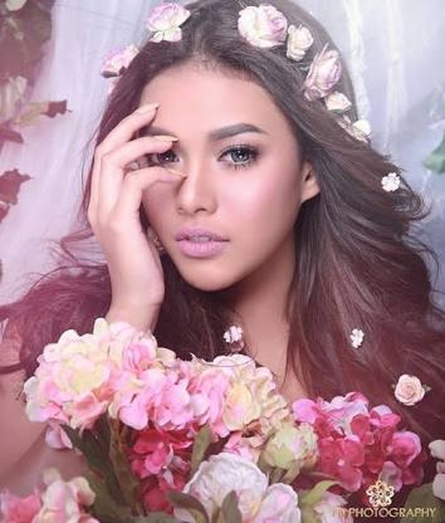 Aurel Hermansyah, sudah populer sejak kecil karena merupakan putri dari Krisdayanti dan Anang Hermansyah. Aurel kini tumbuh menjadi gadis muda yang cantik seperti ibunya. Dia juga senang mengaplikasikan makeup seperti Krisdayanti. Foto: Dok. Instagram