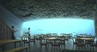 Pengunjung bisa makan sambil menikmati pemandangan laut (under.no)