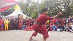 Gaya Jawara Betawi Peragakan Jurus Silat di Monas