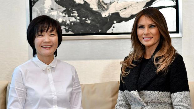 Akie Abe (kiri) dan Melania Trump (REUTERS/David Mareuil/Pool)