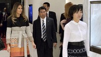 Melania Trump ditemani oleh istri Shinzo Abe, Akie Abe (Foto: Dok. REUTERS/David Mareuil/Pool)