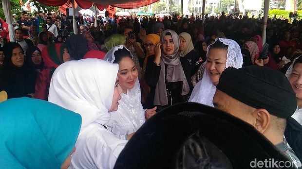 Hadiri Parade Jawara Betawi, Titiek Soeharto: Jaga Keamanan DKI