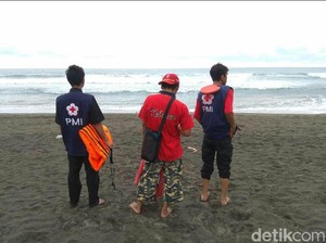 Sepasang Kekasih Hilang Terseret Ombak Pantai di Kebumen
