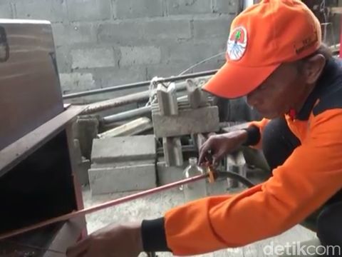 Muryani daur ulang plastik jadi BBM/