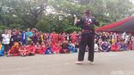 Gaya Jawara Betawi Peragakan Jurus Silat di Monas