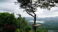 Kawasan ini memiliki berbagai macam atraksi. Seperti panorama alam dan permainan outbound yang seru (Shinta/detikTravel)
