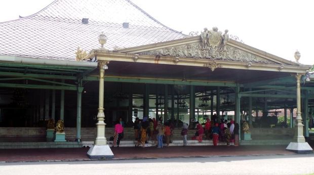 Wajib melepas alas kaki ya (Wahyu/detikTravel)