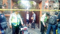 Selain menjadi tempat transaksi sabu, di rumah itu juga terdapat 6 ruang untuk nyabu.   Ada 6 ruangan khusus untuk pengguna dan pembeli di rumah ini. Narkoba yang kita dapatkan hanya sabu, kata Kombes Hadi.   Jadi, setiap pelanggan yang membeli harus memakai di tempat mereka beli ini. Selain menjual, dia juga memakai di situ karena ada pemakai-pemakai yang kita amankan, sambung Hadi.