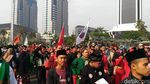 Gaya Jawara Betawi Peragakan Jurus Silat di Monas