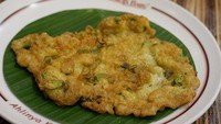Digoreng garing, telur dadar ini mudah dibuat. Hanya telur ayam, irisan daun bawang dan sedikit garam. Nikmati dengan nasi putih hangat pasti enak. Foto: Istimewa