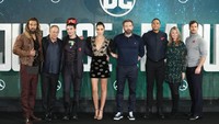 Para superhero DC Comics itu berkumpul, seperti layaknya di dalam filmnya. Foto: Tim P. Whitby/Getty Images