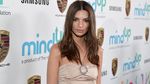 Emily Ratajkowski Makin Hot Aja