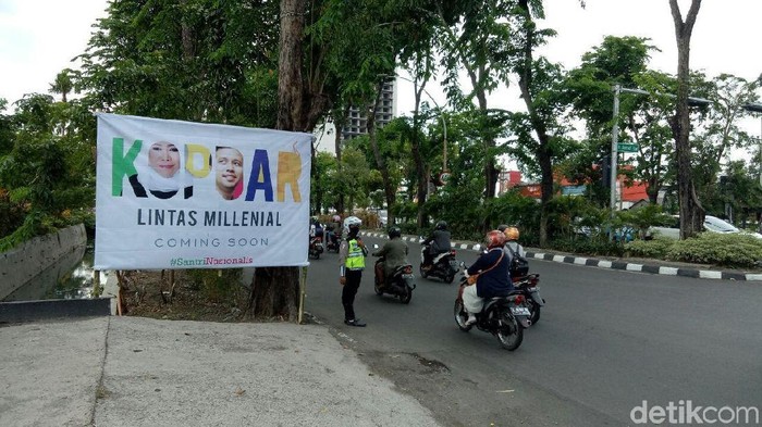 Spanduk KOPDAR Khofifah-Emil Dardak Juga Nongol di Surabaya