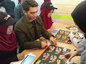 Terjun di Dunia Kuliner, Ricky Harun Jualan Cubanos di Bandung
