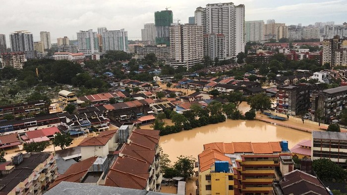 Banjir Bandang Landa Penang Malaysia, 2 Lansia Meninggal